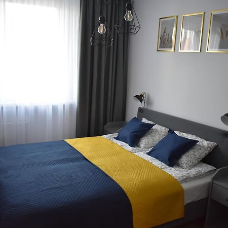 Apartament W Centrum Przy Parku Na Wyspie Piła Extérieur photo