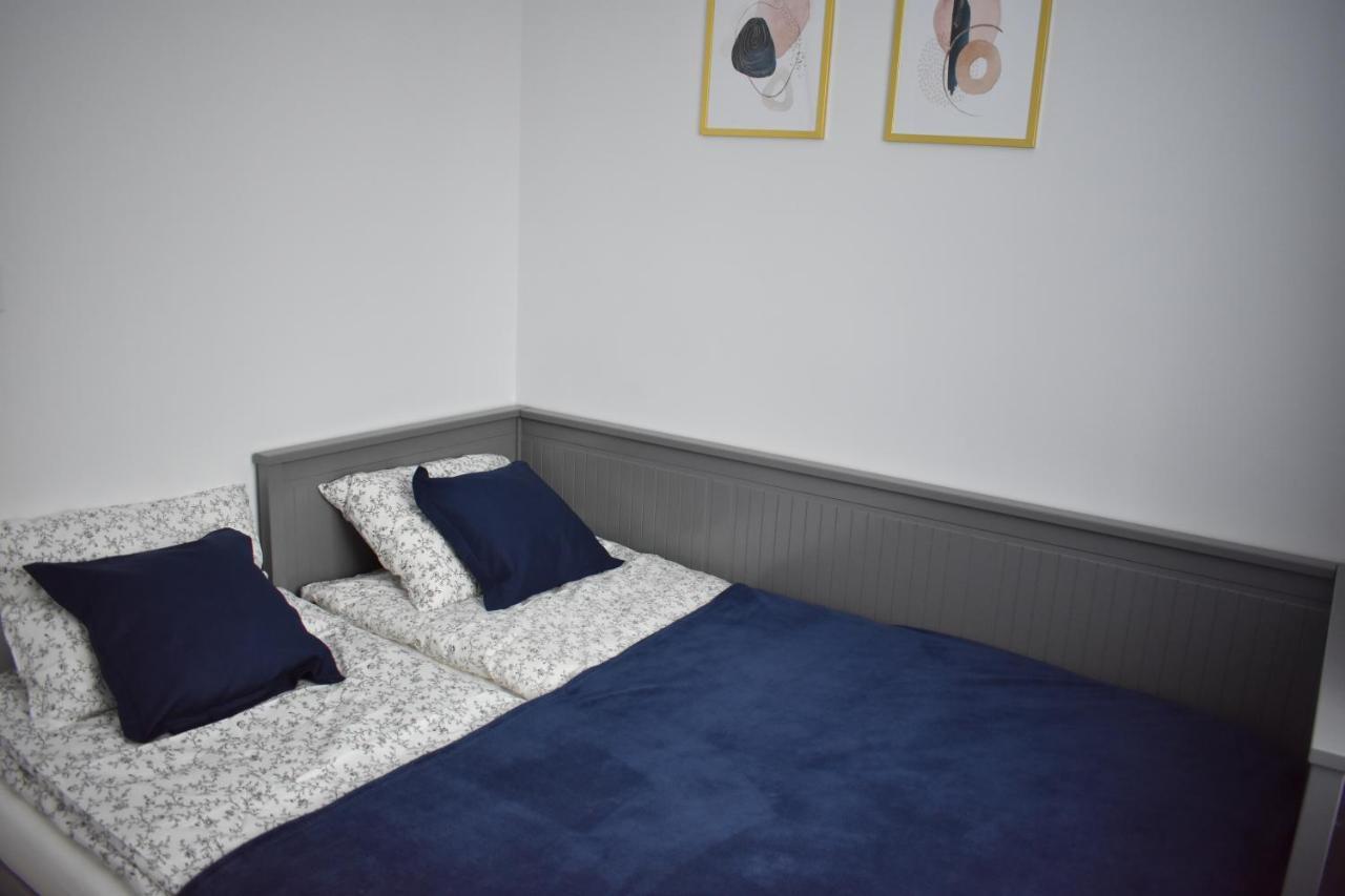 Apartament W Centrum Przy Parku Na Wyspie Piła Extérieur photo